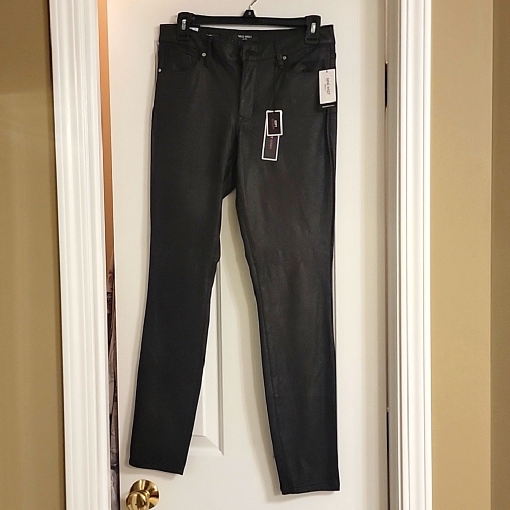 Nine West. Soft sculpt skinny jeans. Stretchable. Black. Size 6